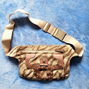 2 for $50 - NWOT Guess Brown Belt (Fanny Pack) Bag